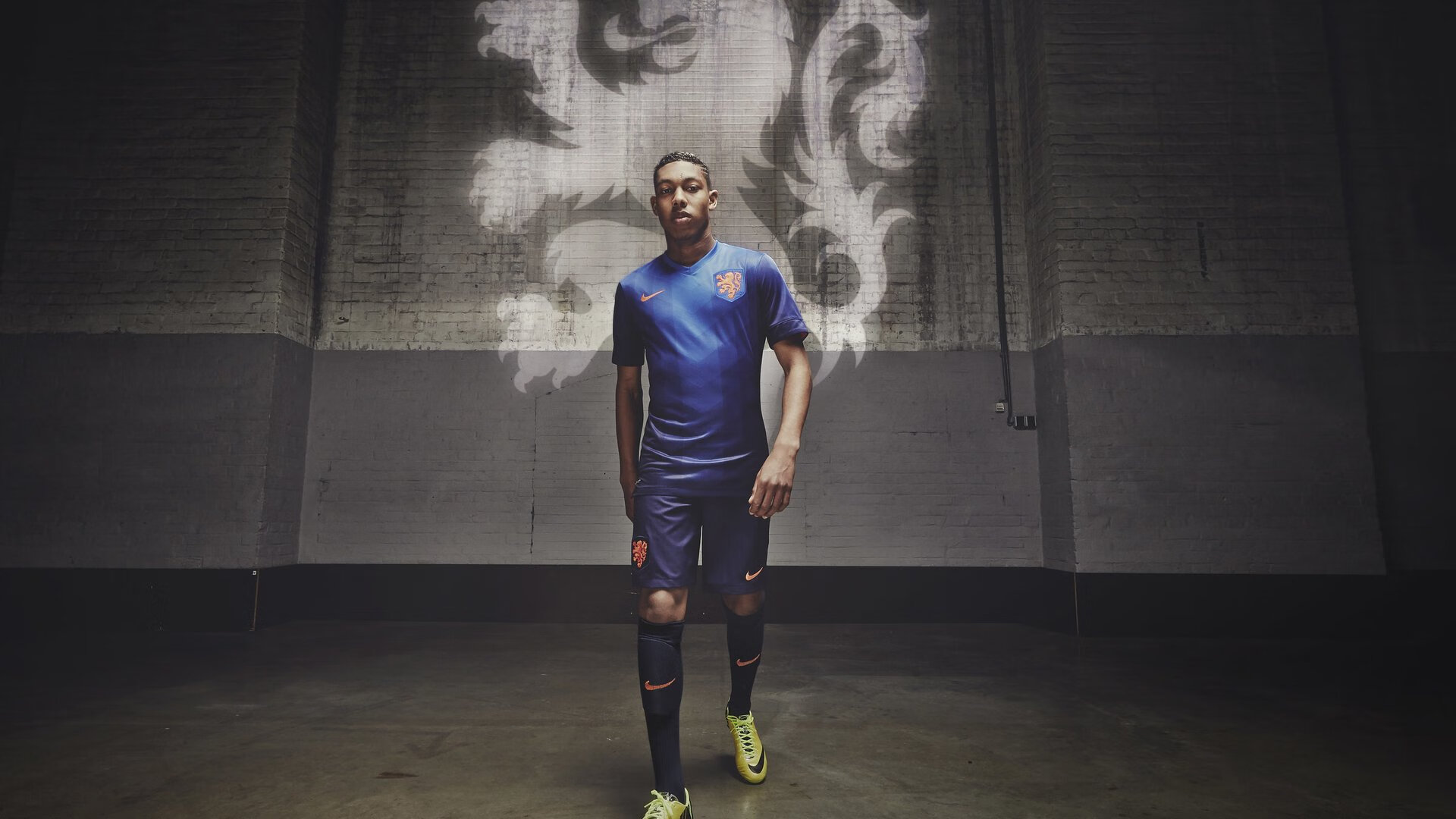 半年赚9亿关300店,好想来母公司港交所筹备有序——从门店调整到上市协同的成长笔记